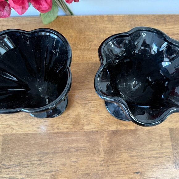 Black Amethyst Dessert Glasses – Ruffled Edge Tulip & Four-Petal Pedestal Dishes - Picture 4 of 6
